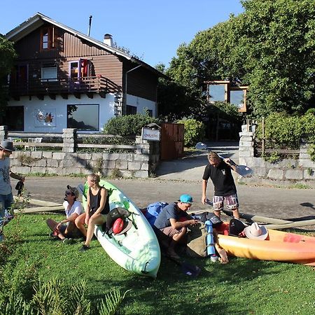 Chili Kiwi Lakefront Backpackers Hostel Pucon Exterior photo