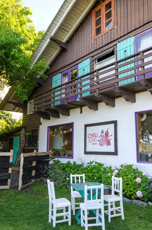 Chili Kiwi Lakefront Backpackers Hostel Pucon Exterior photo